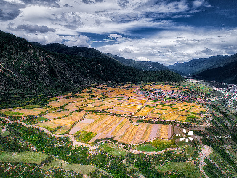 中国甘肃省迭部县空拍图片素材