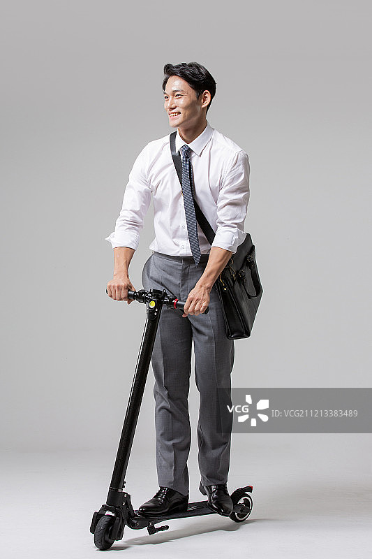 微笑的男商人图片素材