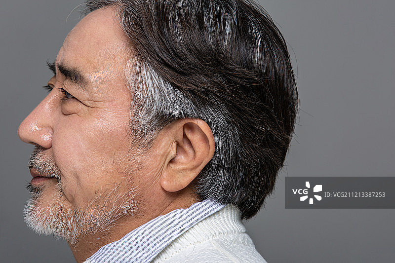 中年男人，活力老人，灰发胡须图片素材