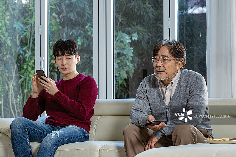 父子间的沟通问题图片素材