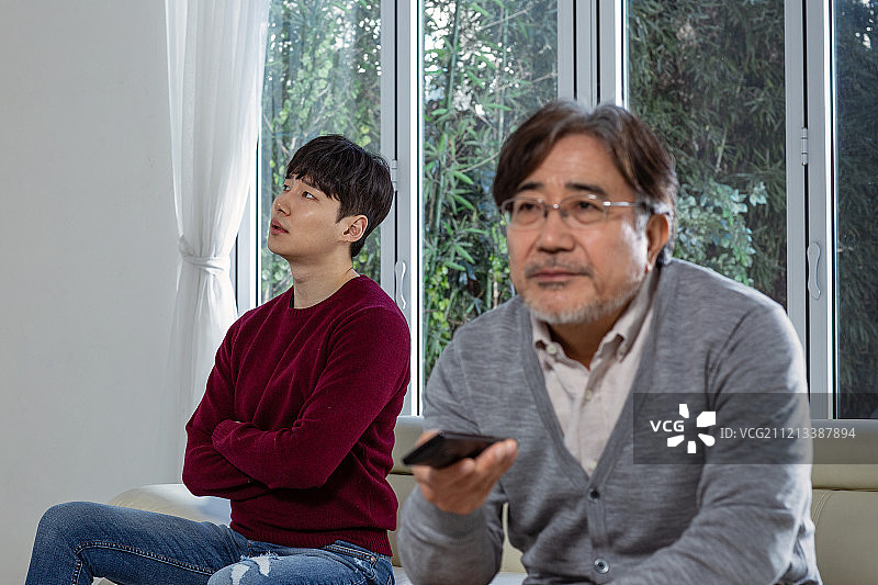 父子沟通问题，代沟，冷漠图片素材