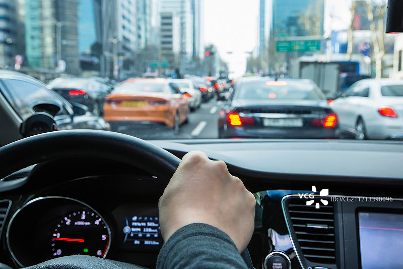 韩国首尔江南区交通拥堵的城市街道图片素材
