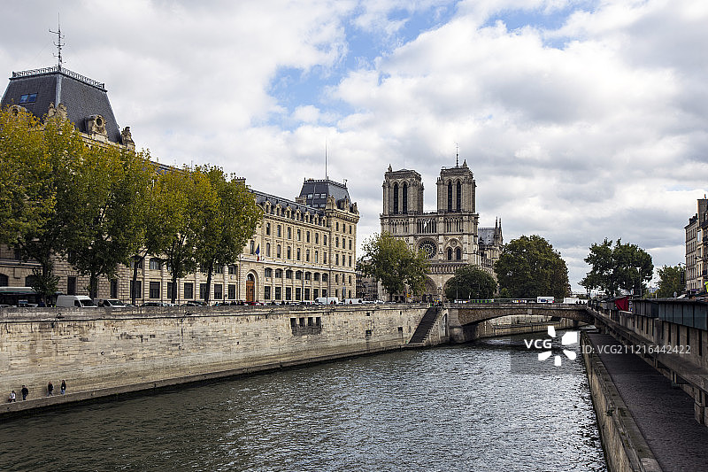 塞纳河巴黎圣母院图片素材