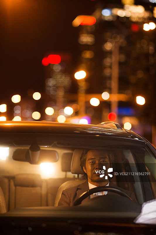 商务男士开汽车图片素材