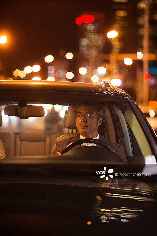 商务男士驾驶汽车图片素材