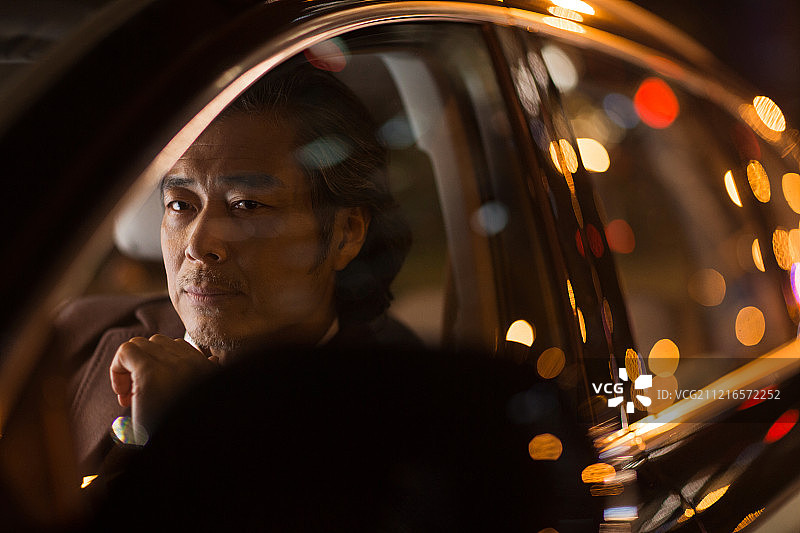 商务男士驾驶汽车图片素材