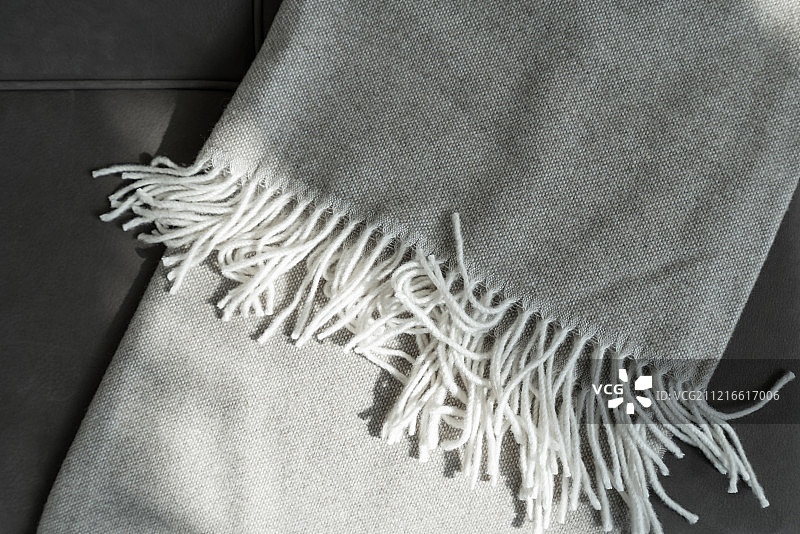 阳光下的围巾图片素材