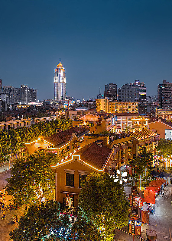 夜色下的武汉吉庆街图片素材