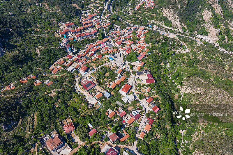 航拍青岛崂山北九水民居图片素材