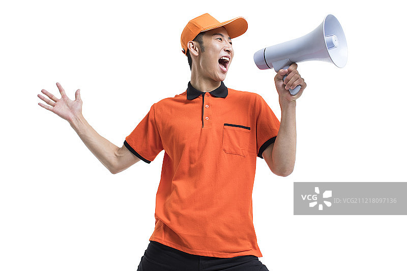 年轻的披萨送餐员拿着扩音喇叭大喊图片素材