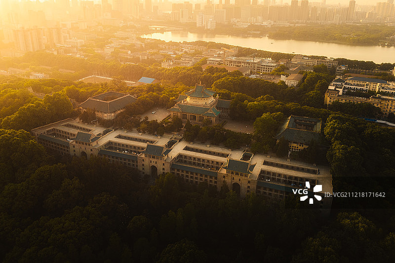 武汉大学樱花城堡图片素材