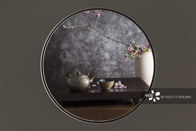 中式圆窗透景创意-中国茶道图片素材
