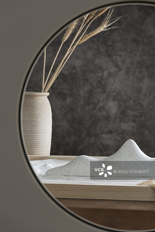 中式圆窗透景创意-枯山水微缩园林景观静物图片素材