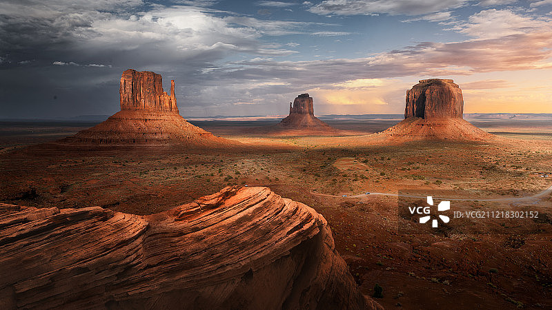 纪念碑谷的日落图片素材