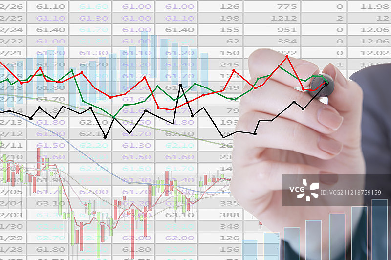 商业女性分析股市走势图图片素材