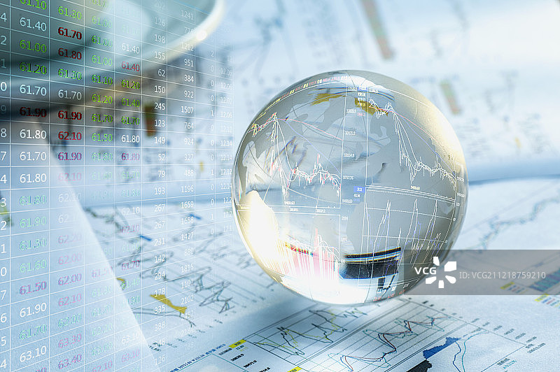 水晶球里显示投资金融理财股市分析走势图图片素材