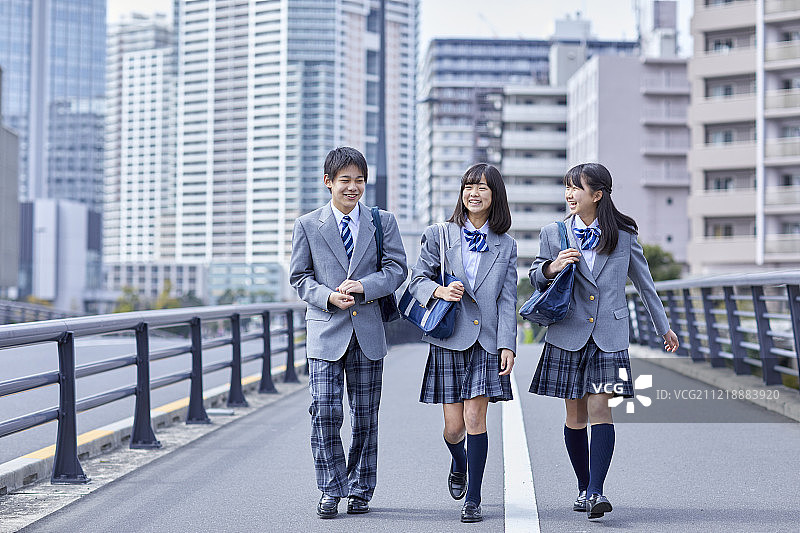 日本初中学生图片素材