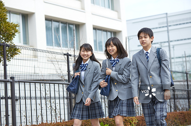 日本初中学生图片素材