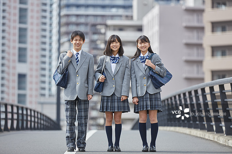 日本初中学生图片素材