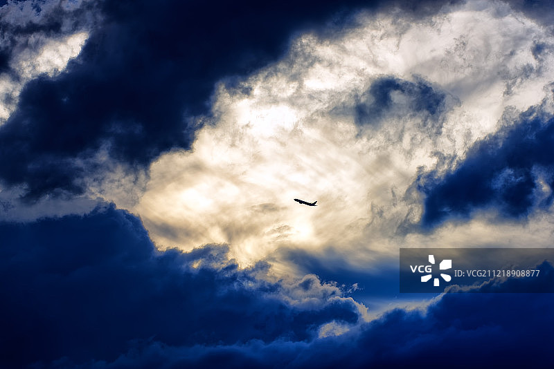 空中的飞机图片素材