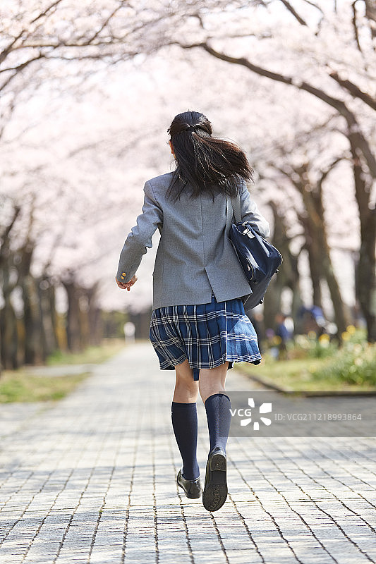 穿制服的日本初中女生图片素材