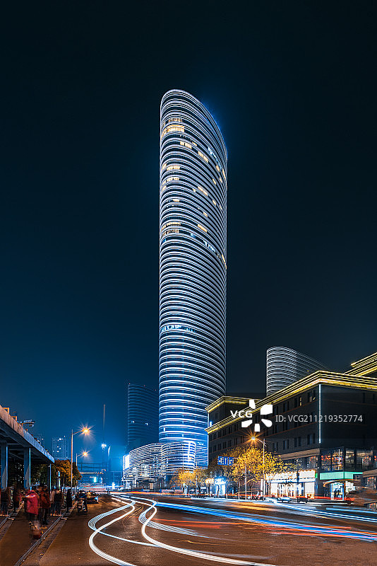 徐州苏宁广场夜景车轨图片素材