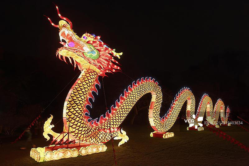 中国龙纸艺灯光装置，科隆灯光节图片素材