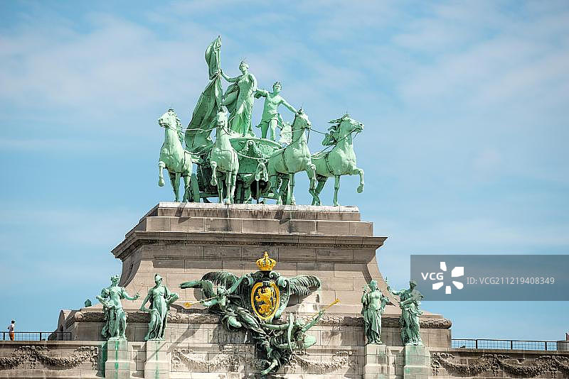 凯旋门上的四马战车，五十周年纪念公园，布鲁塞尔，比利时，欧洲图片素材