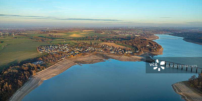 德国北莱茵-威斯特法伦州默内水库退潮航拍图片素材