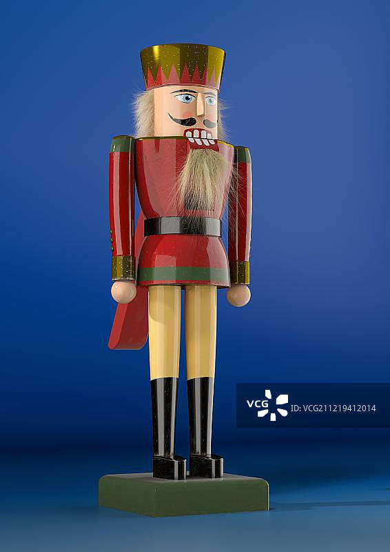 蓝色背景下的胡桃夹子，德国，欧洲图片素材