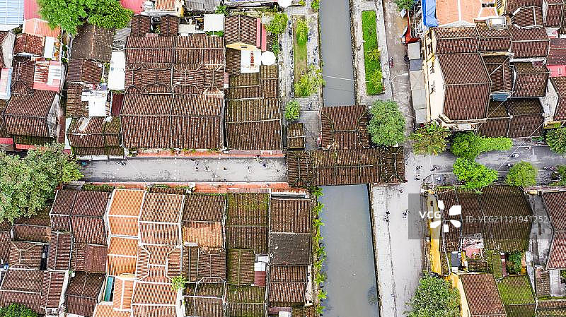 越南广南省会安古镇的日本廊桥或Cau Chua宝塔的老房子屋顶图片素材