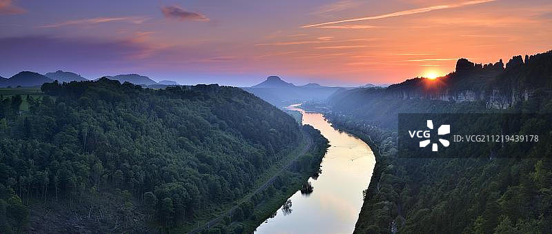 德国萨克森瑞士国家公园易北河谷日落图片素材