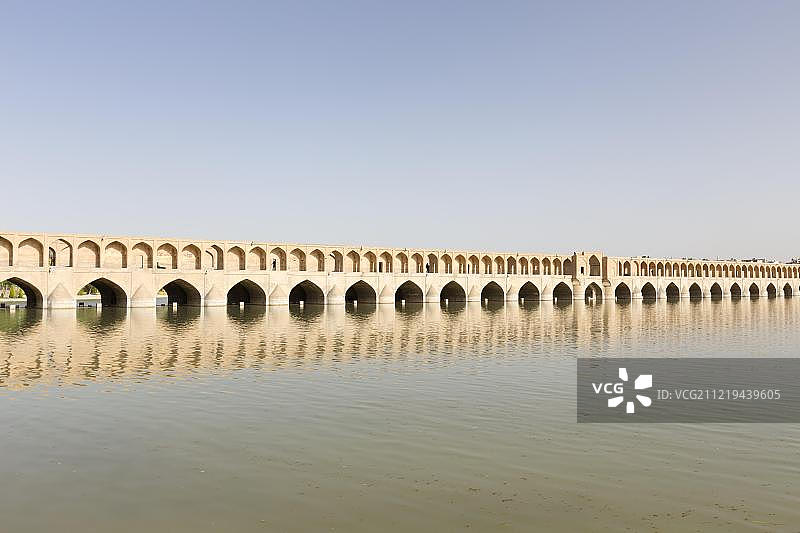 伊朗伊斯法罕三十三孔桥图片素材