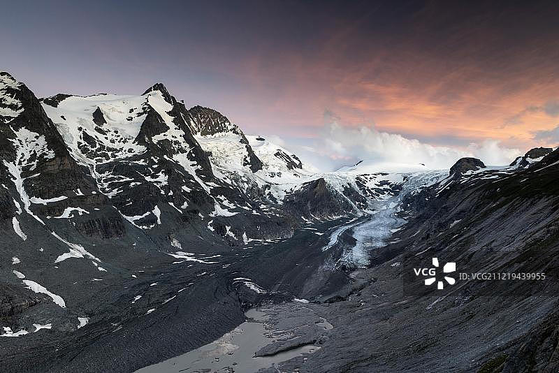 奥地利大格洛克纳山清晨阳光图片素材