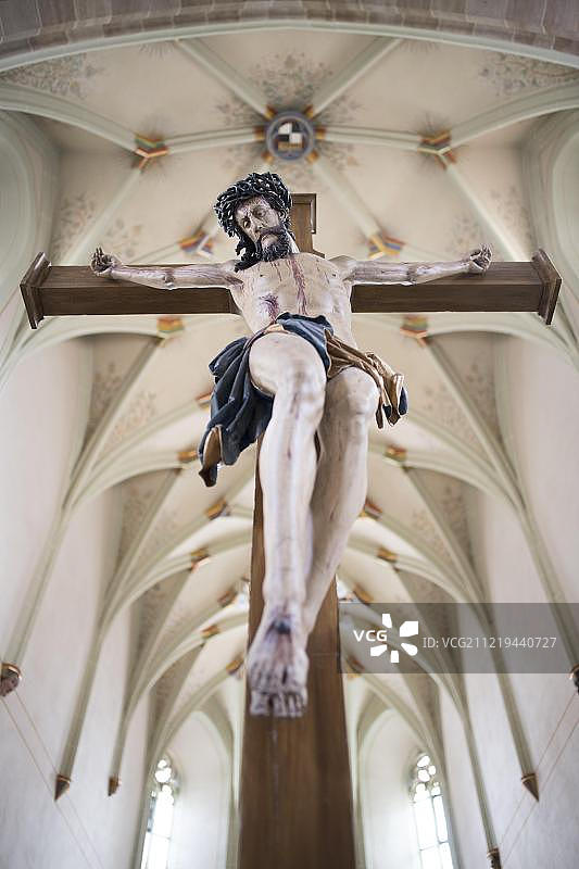 德国巴林根新教教堂的耶稣基督受难像图片素材