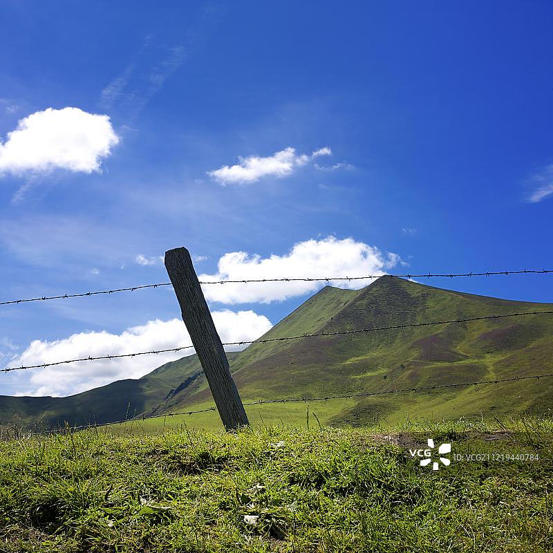桑西山地，奥弗涅火山地区自然公园，多姆山省，奥弗涅-罗讷-阿尔卑斯，法国，欧洲图片素材