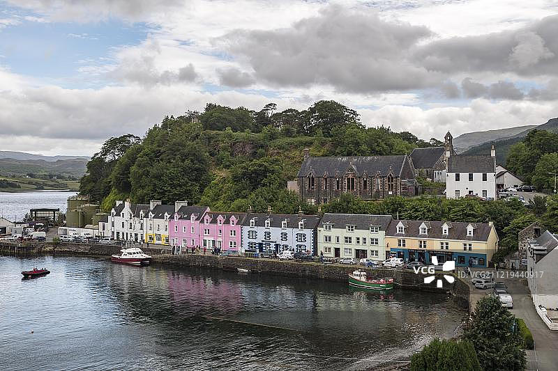 房屋成排的港口，波特里，斯凯岛，内赫布里底群岛，苏格兰，英国，欧洲图片素材