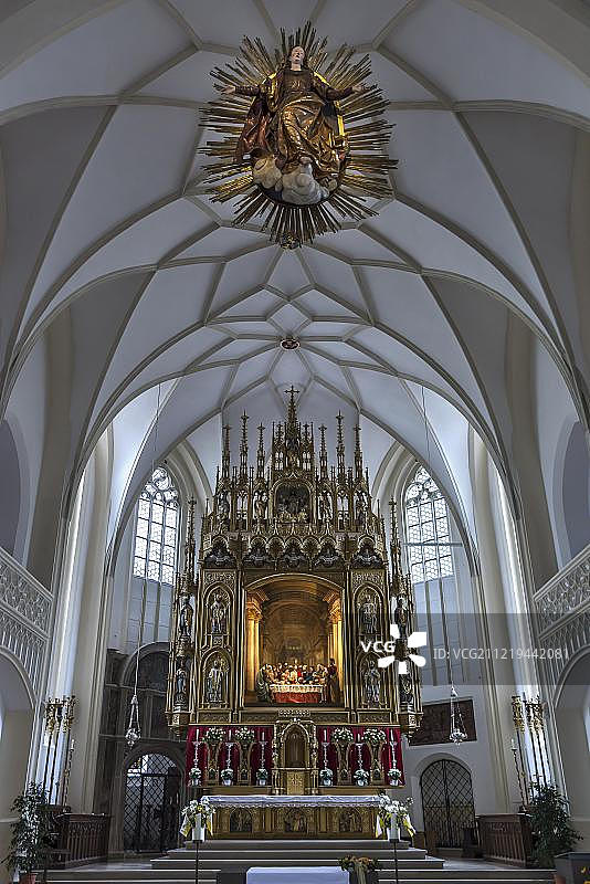 市政修道院教堂圣母升天祭坛内部，德国上巴伐利亚州巴特特尔茨图片素材