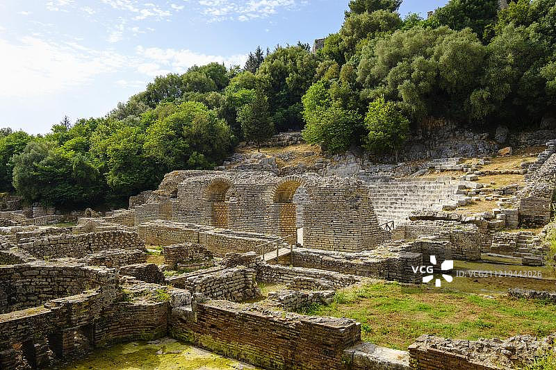 布特林特国家公园古城布特林特的浴池和罗马剧院，靠近阿尔巴尼亚发罗拉州萨兰达，欧洲图片素材