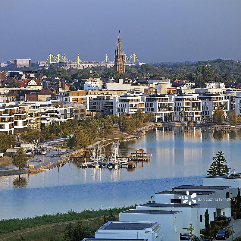 德国多特蒙德的菲尼克斯湖和伊杜纳信号公园图片素材