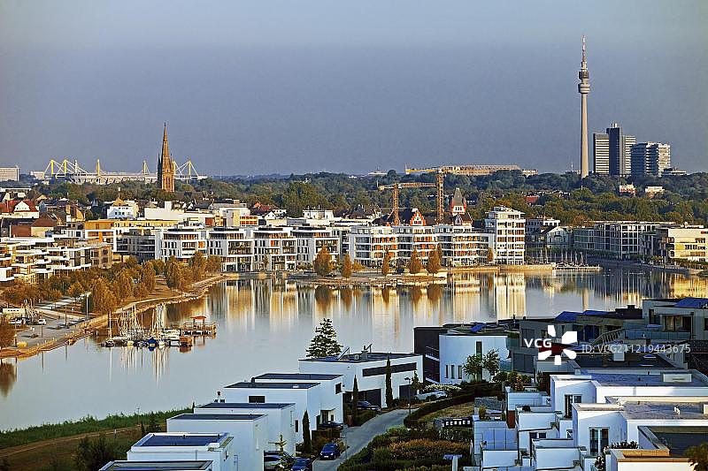 德国多特蒙德的菲尼克斯湖和伊杜纳信号公园图片素材