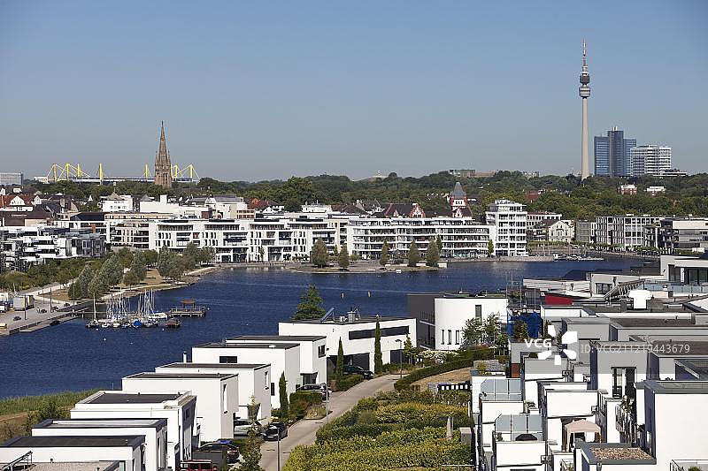 德国多特蒙德凤凰湖、伊杜纳信号公园球场和弗洛里安塔图片素材