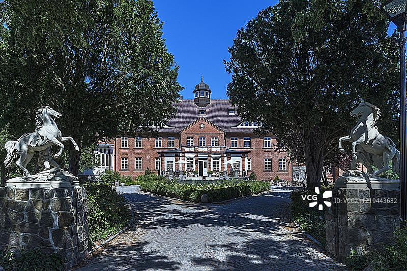 巴斯托斯特城堡：1823年建，位于德国梅克伦堡-西波美拉尼亚图片素材