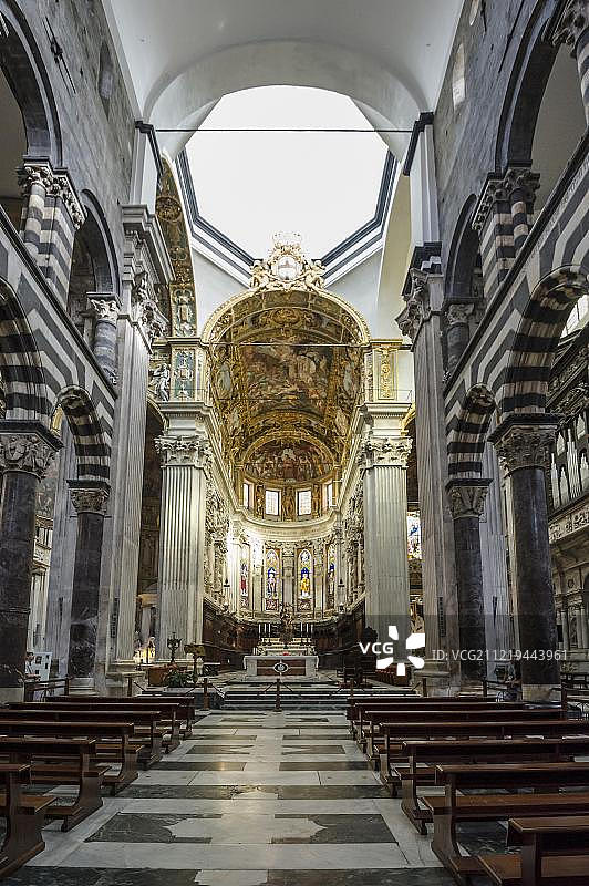 圣洛伦索大教堂圣殿内部景观，意大利利古里亚热那亚图片素材