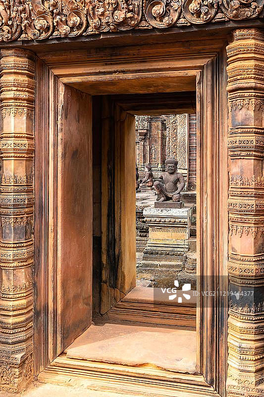 班迭斯雷寺的门和守护神像图片素材