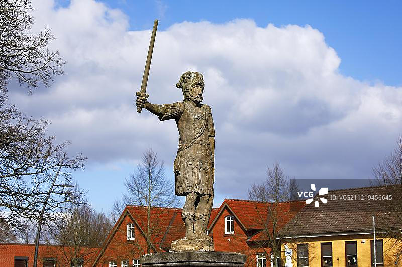德国石勒苏益格-荷尔斯泰因州巴特布拉姆斯泰特集市广场上的罗兰雕像图片素材
