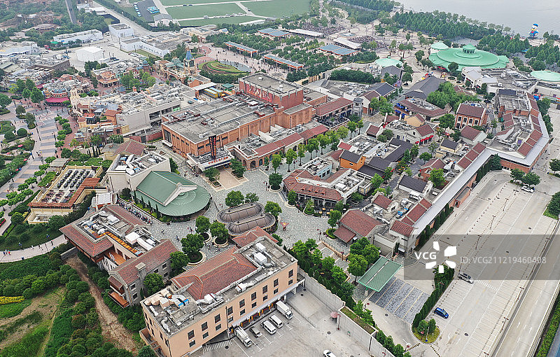 航拍的上海迪士尼乐园建筑景观图片素材