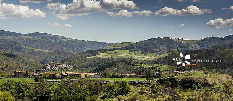 法国奥弗涅上卢瓦尔省的圣阿尔孔村图片素材
