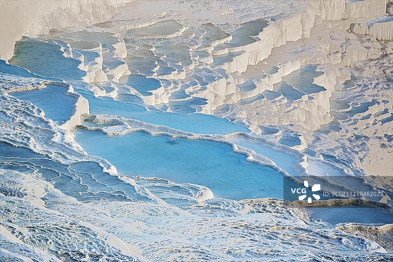 棉花堡梯田状石灰华温泉池——联合国教科文组织世界遗产，土耳其安纳托利亚图片素材