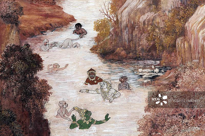 泰国曼谷卧佛寺的罗摩衍那壁画：哈努曼在河中沐浴图片素材